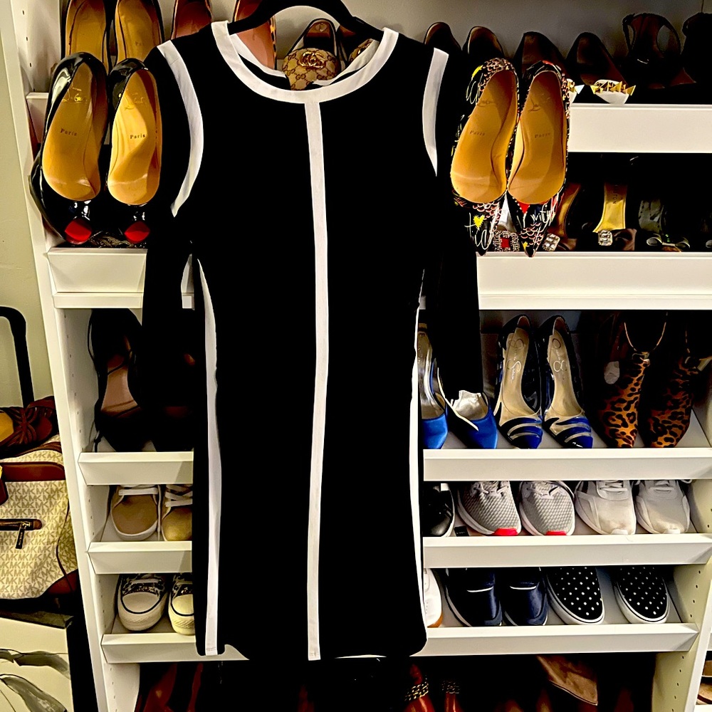 Designer DIVAS!  Ralph Lauren body hugging Dress for your consideration!